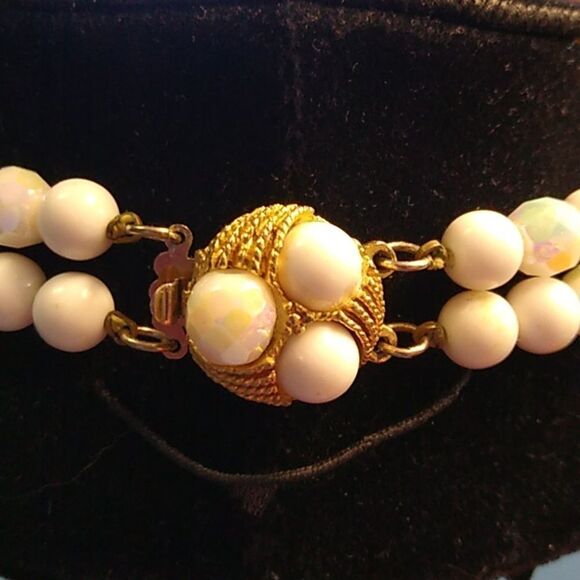 Vintage Faceted and Smooth Beaded Necklace & Earrings Gold Tone Metal - Picture 4 of 11